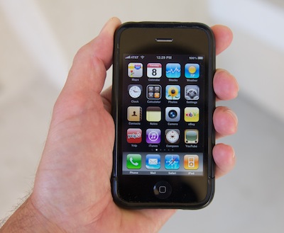 photo showing how an iPhone is normally held by cradling it in your hand